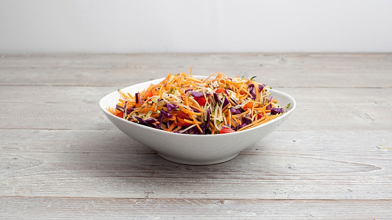 Linsey Boersbroek's delicious and healthy recipe for a Rainbow Salad Foodadit