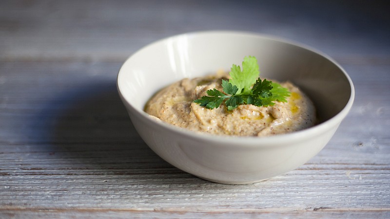 Linsey Boersbroek's simple recipe for homemade hummus Foodadit