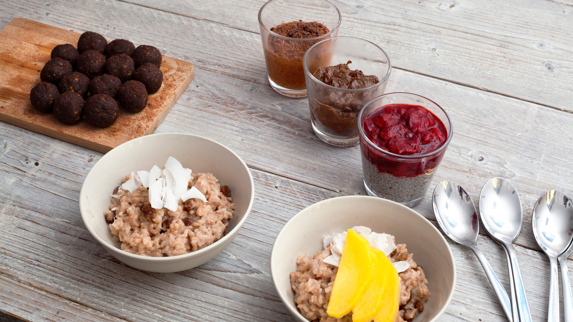 Linsey Boersbroek created a selection of delicious and healthy desserts and snacks for Foodadit.