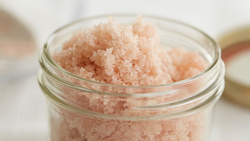 Caroline Wachsmuth's natural Pink Salt Body Scrub recipe Foodadit