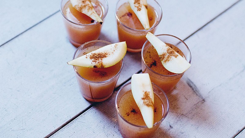 Christmas Apple and Pear Punch Foodadit recipe