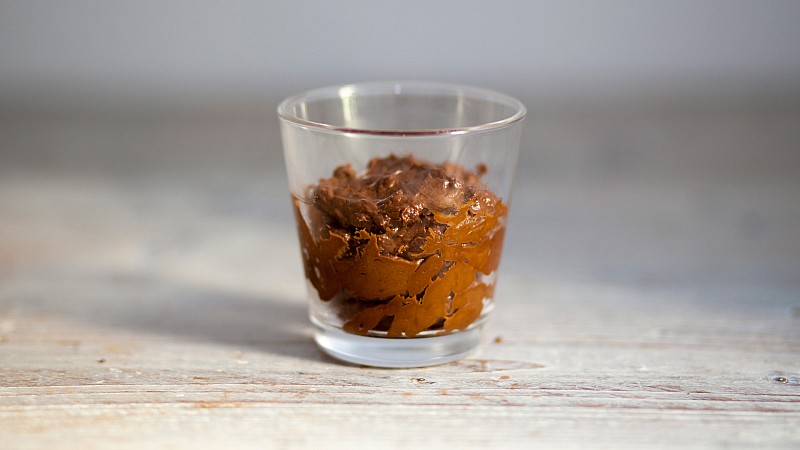 Linsey Boersbroek's delicious healthy recipe for Avocado Chocolate Mousse Foodadit