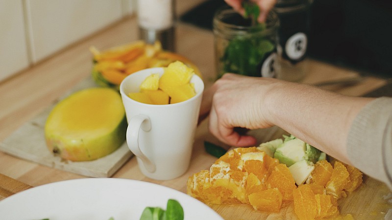 Sophie Hechinger Rawesome Experiments Mango orange smoothie