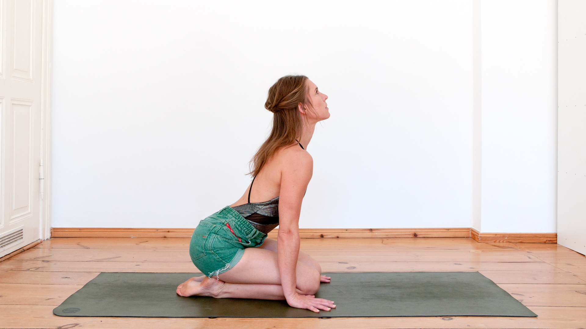 Eva Kaczor shares Breath Exercise from Kundalini Yoga with Foodadit