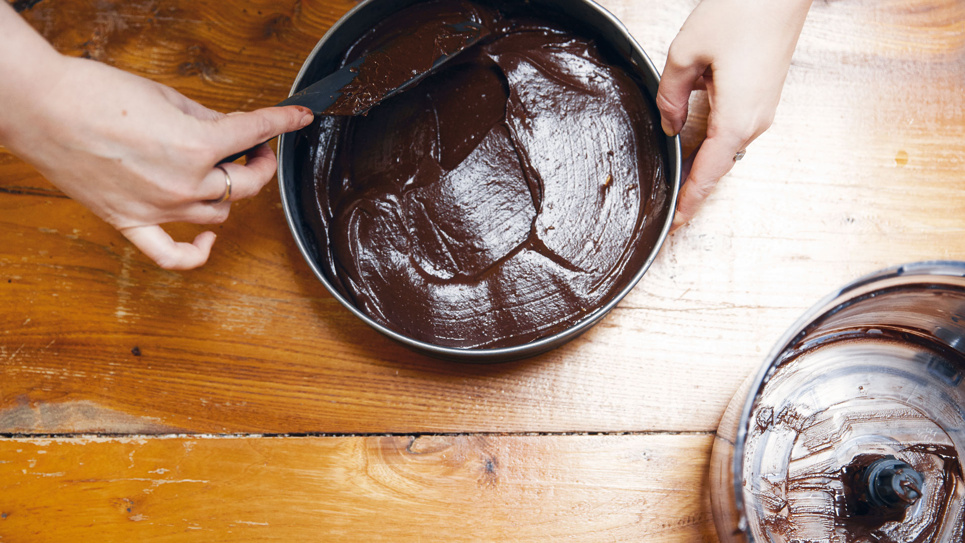 Karen-Arkell-making-her-delicious-recipe-for-Chocolate-Pecan-Tart-with-Avocado-Foodadit
