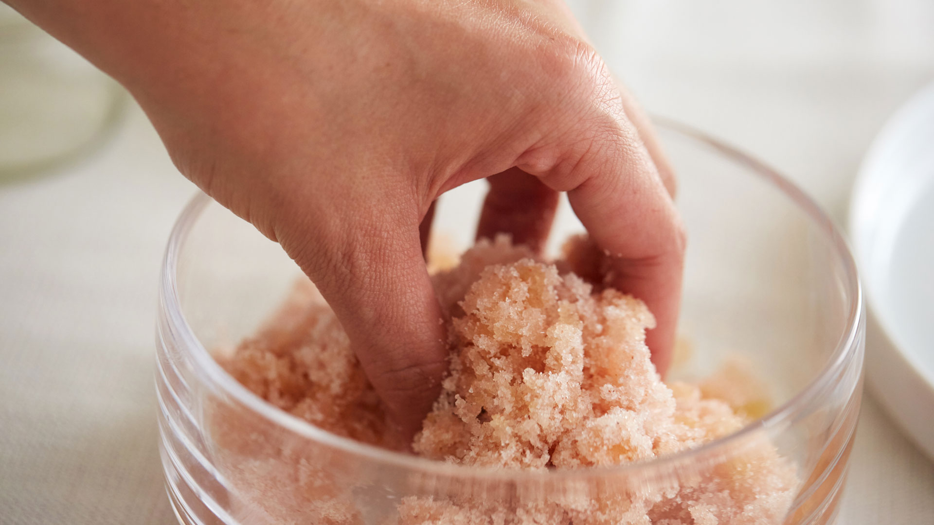 Mixing Caroline Wachsmuth's Pink Salt Body Scub recipe.